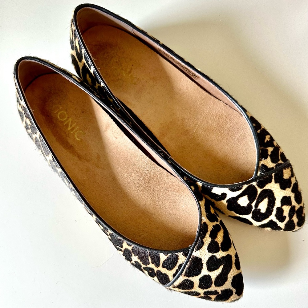 Vionic Caballo pointed toe flats, 7- 8 Wide, Black & Tan Leopard Print, runs big